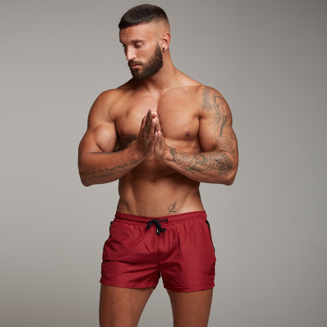 A man wearing wine color European and American quick-drying fitness shorts a product from mensathletix the best Men athletic shorts Gym shorts Mens running shorts Crossfit shorts Sports shorts sports shorts for men gym shorts